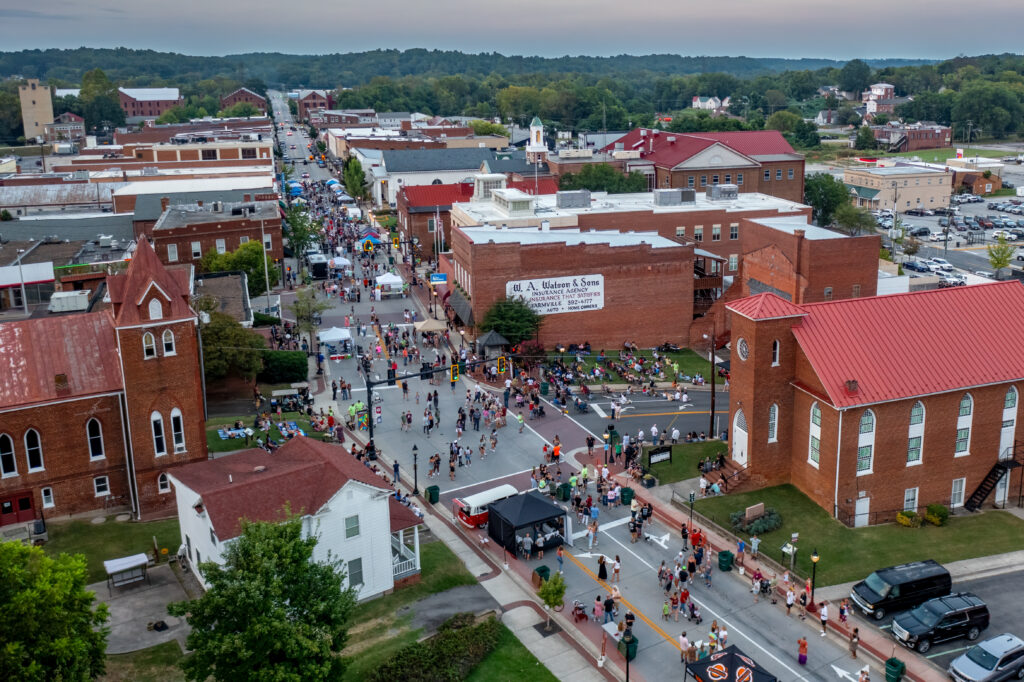 This photo displays the small town of Farmville Virginia. Small Town Tech is proud to help bring a strong computer repair, web design, and small business support presence to the area and those who live here.